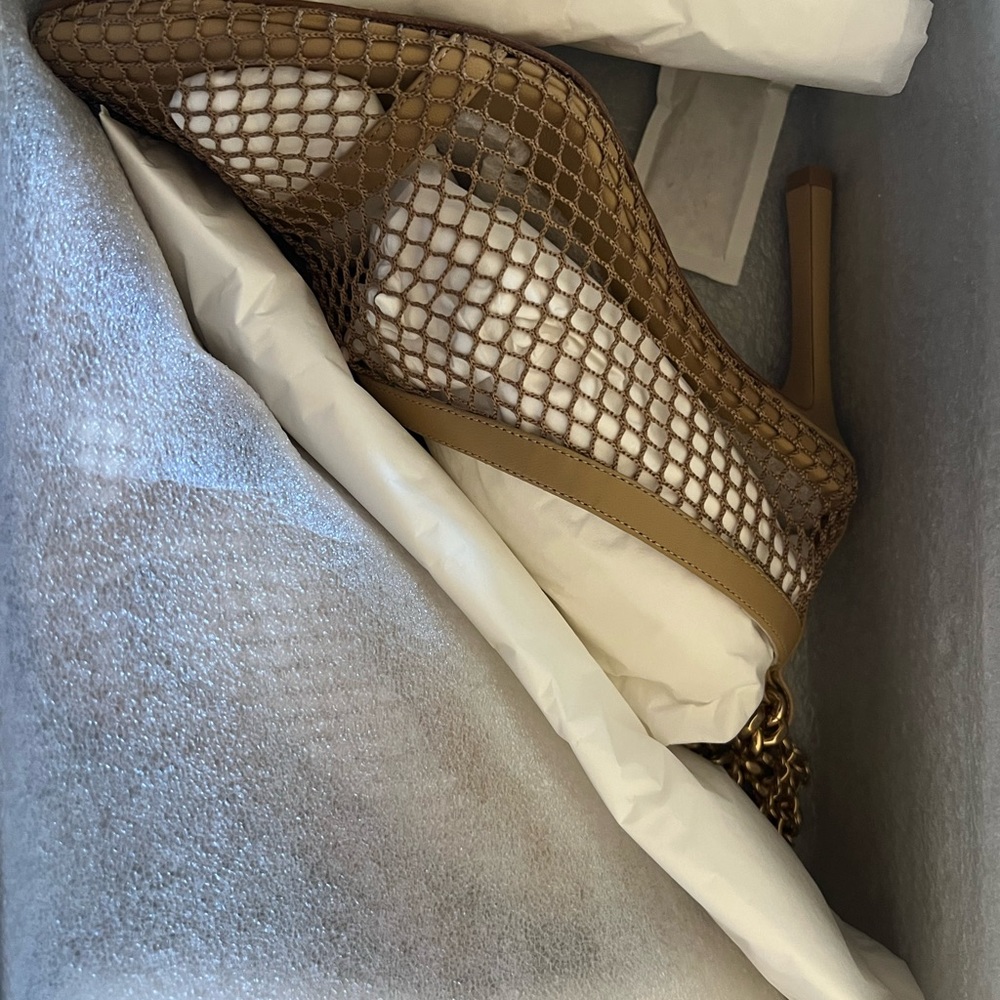 New with Tags Bottega Veneta
Embellished Mesh and Leather Pumps
